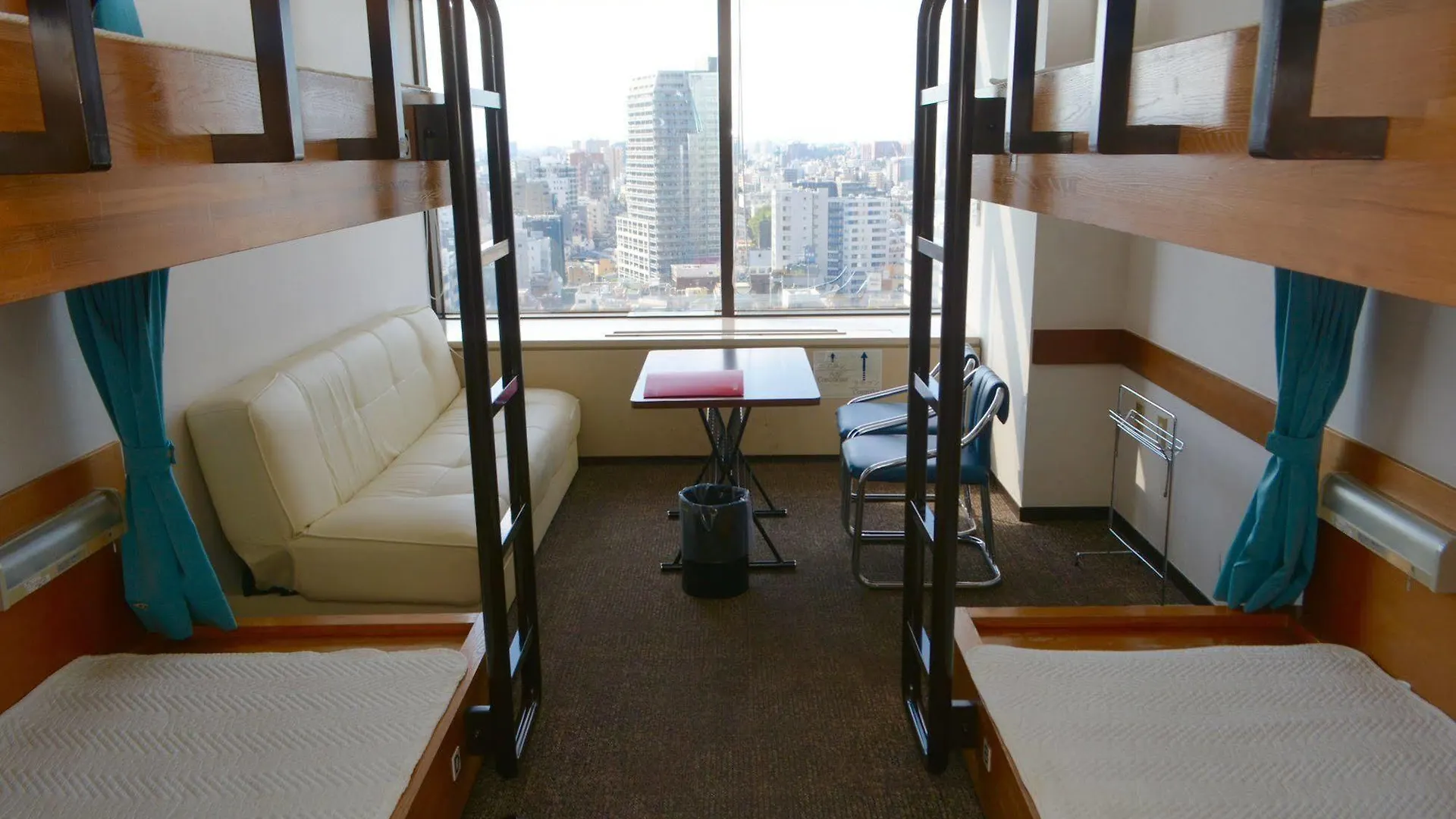 Tokyo Central Youth Hostel 0*,